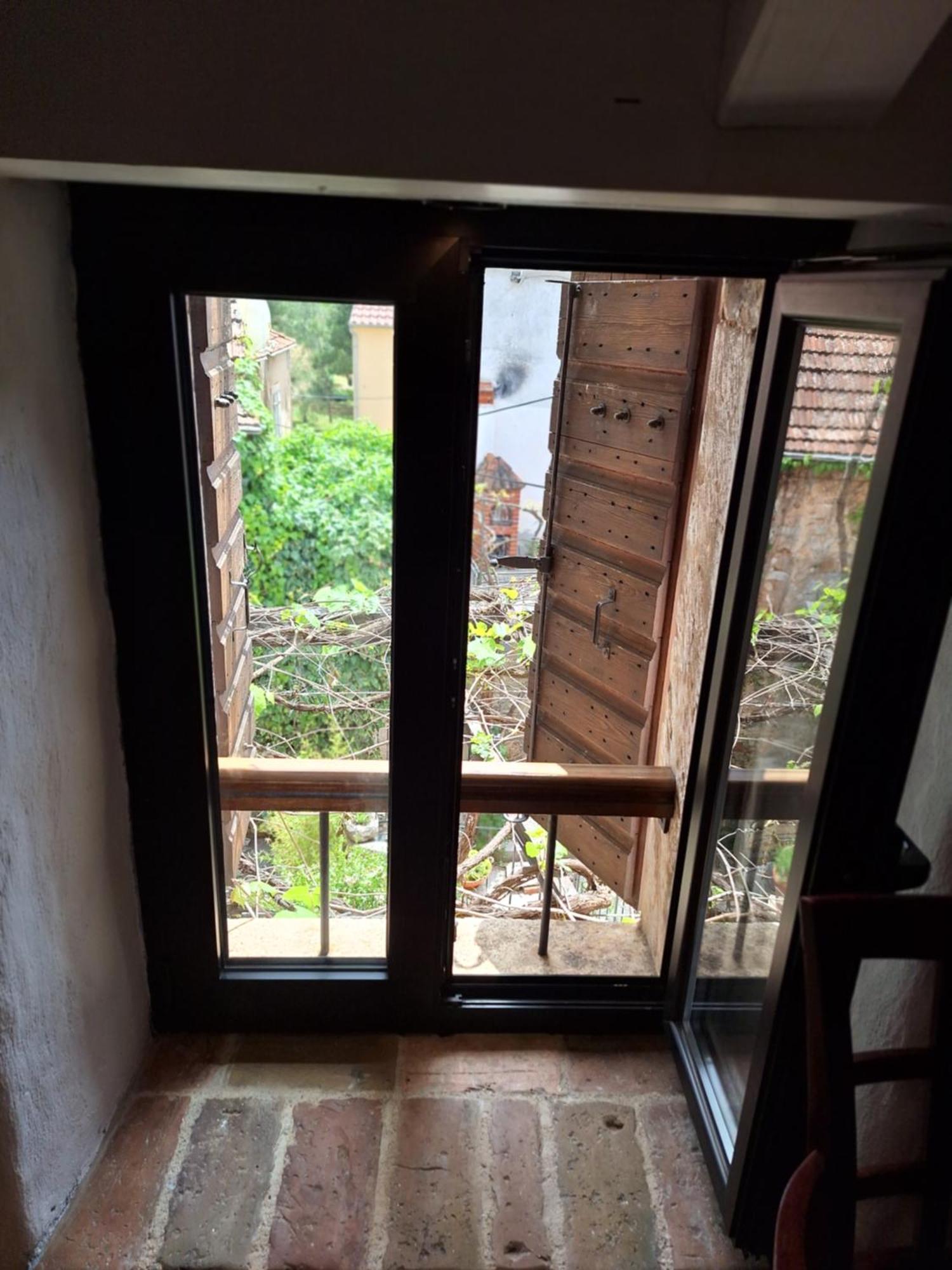 Apartment George Stari Grad  Luaran gambar