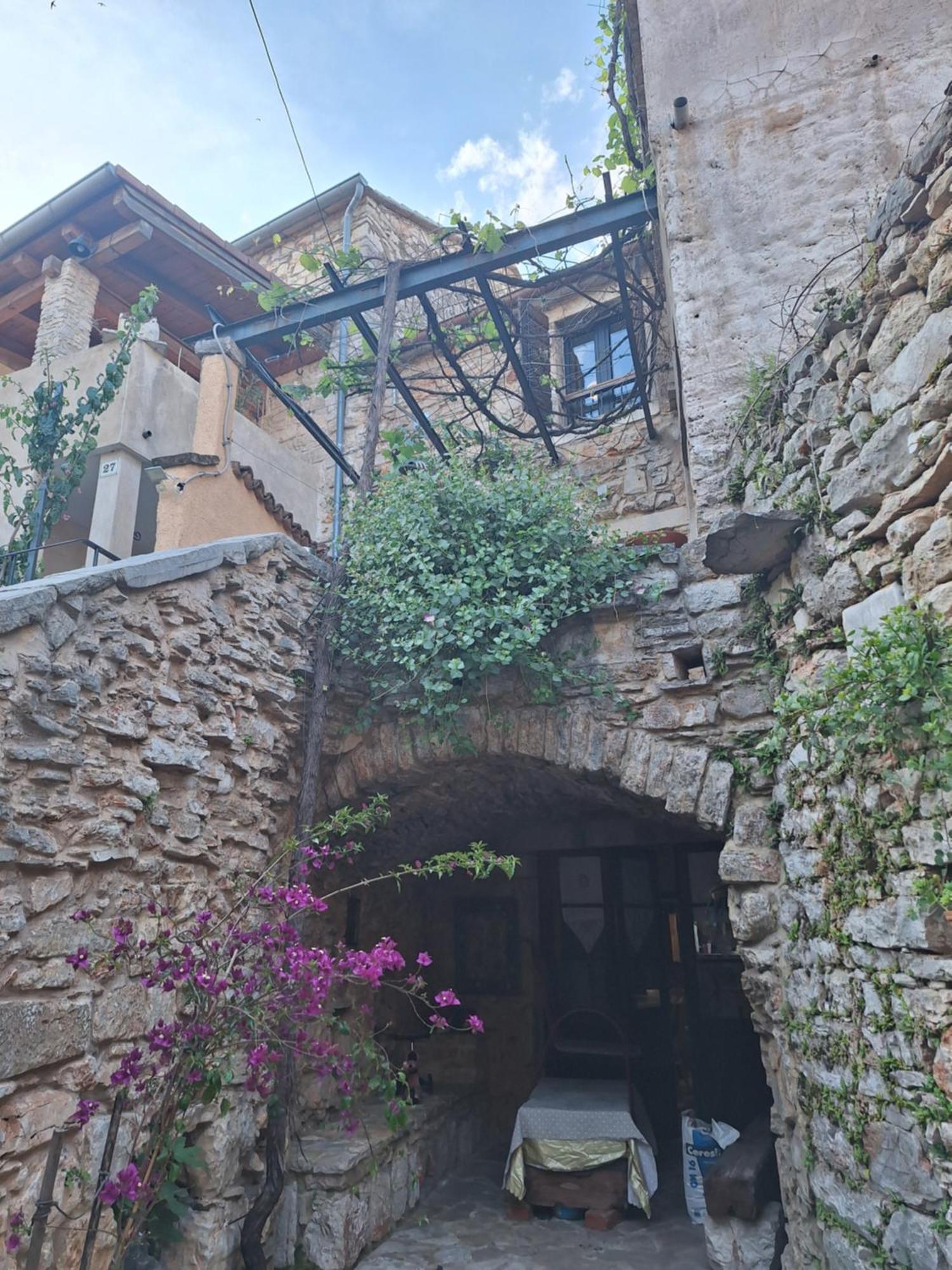 Apartment George Stari Grad  Luaran gambar